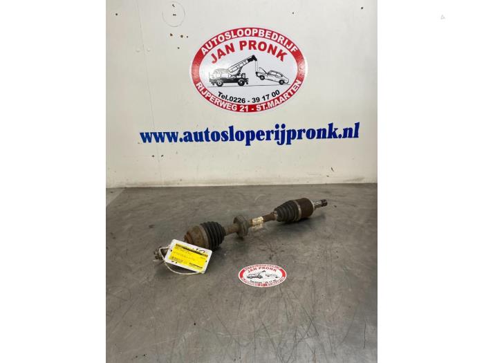 Gebruikte Steekas links-voor Renault Twingo II (CN) 1.5 dCi 90 FAP Prijs € 25,00 Margeregeling aangeboden door Autosloopbedrijf Jan Pronk B.V.