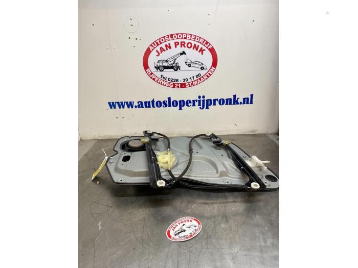 Ruitmechaniek 4Deurs rechts-voor van een Volkswagen Touran (1T1/T2) 2.0 TDI 16V 140 2008