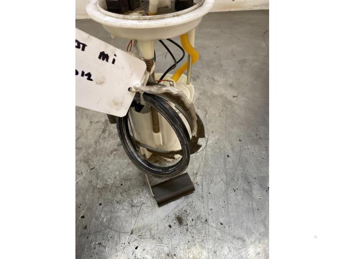 Benzinepomp van een Seat Mii 1.0 12V 2015