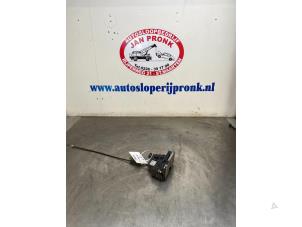 Gebruikte Slotmechaniek Portier 4Deurs links-achter Fiat Punto Evo (199) 1.3 JTD Multijet 85 16V Euro 5 Prijs € 40,00 Margeregeling aangeboden door Autosloopbedrijf Jan Pronk B.V.
