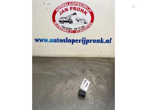 Gebruikte Stoelverwarmings module Volvo V70 (BW) 2.0 D 16V Prijs € 30,00 Margeregeling aangeboden door Autosloopbedrijf Jan Pronk B.V.