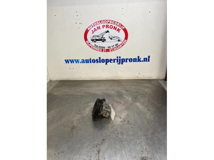 Gebruikte Servopomp Kia Carens III (FG) 2.0i CVVT 16V Prijs € 50,00 Margeregeling aangeboden door Autosloopbedrijf Jan Pronk B.V.