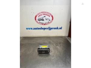 Gebruikte Radio CD Speler Renault Twingo II (CN) 1.2 16V Quickshift 5 Prijs € 35,00 Margeregeling aangeboden door Autosloopbedrijf Jan Pronk B.V.