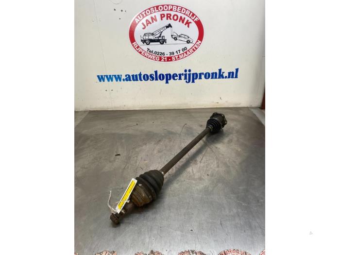 Aandrijfas rechts-voor van een Audi A3 (8L1) 1.8 20V Turbo 2000