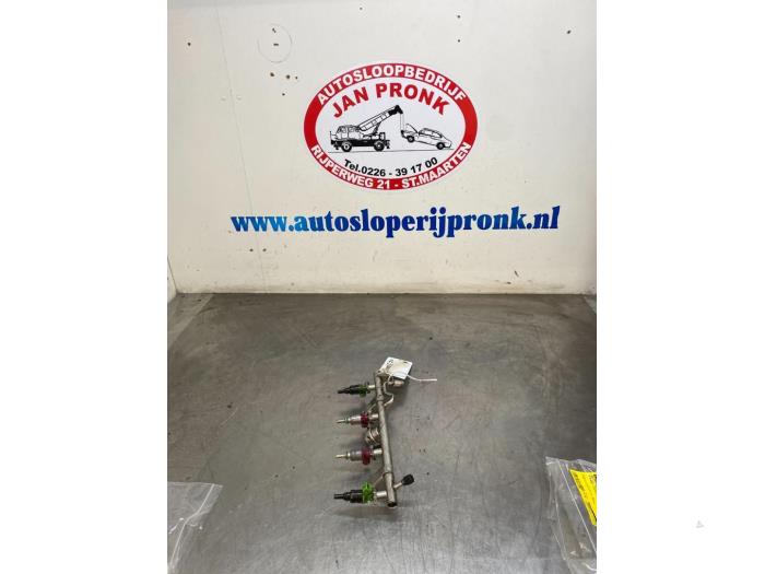 Gebruikte Injector brug Mercedes C Sportcoupé (C203) 1.8 C-180K 16V Prijs € 65,00 Margeregeling aangeboden door Autosloopbedrijf Jan Pronk B.V.
