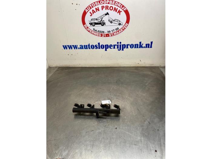 Gebruikte Injector brug Citroen C5 II Berline (RC) 2.0 16V Prijs € 30,00 Margeregeling aangeboden door Autosloopbedrijf Jan Pronk B.V.