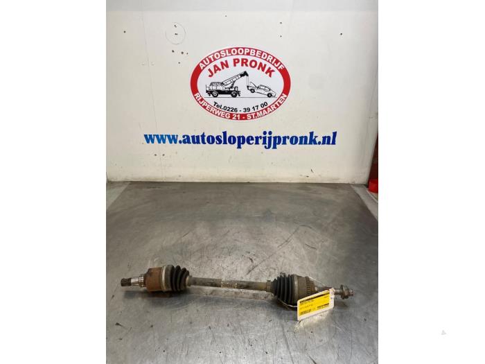 Gebruikte Aandrijfas links-voor Suzuki Swift (ZA/ZC/ZD1/2/3/9) 1.5 VVT 16V Prijs € 40,00 Margeregeling aangeboden door Autosloopbedrijf Jan Pronk B.V.