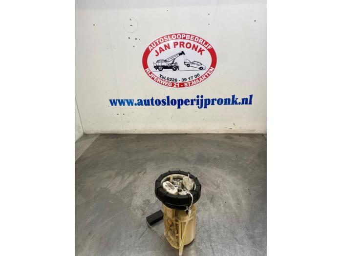 Gebruikte Tank element Pomp Volkswagen Polo III (6N2) 1.4 Prijs € 75,00 Margeregeling aangeboden door Autosloopbedrijf Jan Pronk B.V.