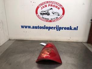 Gebruikte Achterlicht rechts Peugeot 107 1.0 12V Prijs € 30,00 Margeregeling aangeboden door Autosloopbedrijf Jan Pronk B.V.