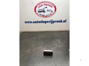 Gebruikte Schakelaar Elektrisch Raam Saab 9-5 (YS3E) 2.0t 16V Prijs € 55,00 Margeregeling aangeboden door Autosloopbedrijf Jan Pronk B.V.