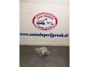 Gebruikte Wieldop set Dacia Duster (SR) 1.6 16V 4x4 Prijs € 50,00 Margeregeling aangeboden door Autosloopbedrijf Jan Pronk B.V.