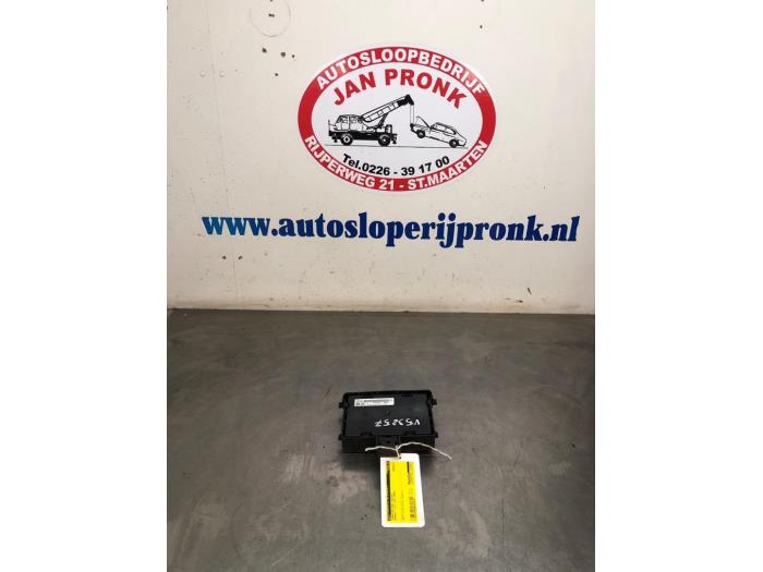 Computer Body Control van een Renault Clio III (BR/CR) 1.2 16V 75 2006