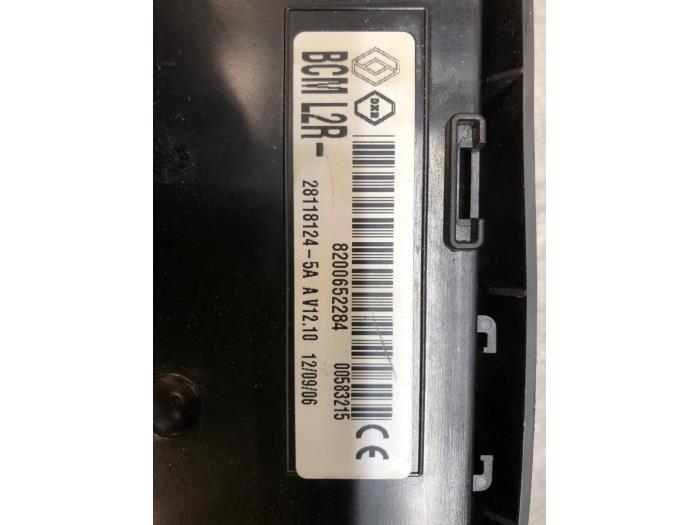 Computer Body Control van een Renault Clio III (BR/CR) 1.2 16V 75 2006
