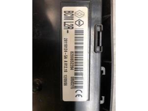 Computer Body Control van een Renault Clio III (BR/CR) 1.2 16V 75 2006