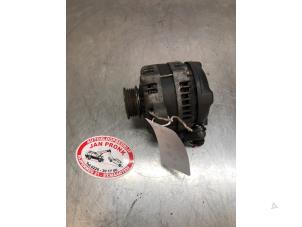 Gebruikte Dynamo Toyota Avensis (T25/B1B) 2.0 16V D-4D 115 Prijs € 75,00 Margeregeling aangeboden door Autosloopbedrijf Jan Pronk B.V.