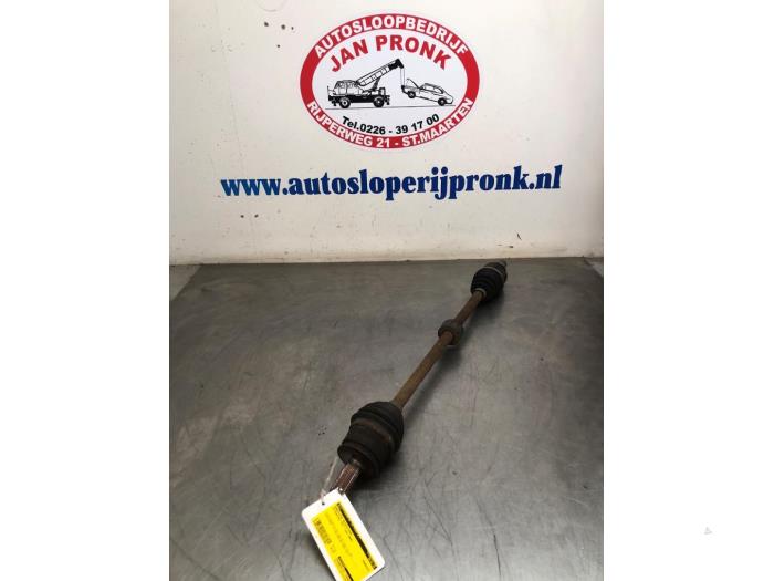 Gebruikte Aandrijfas rechts-voor Mitsubishi Colt (Z2/Z3) 1.1 12V Prijs € 30,00 Margeregeling aangeboden door Autosloopbedrijf Jan Pronk B.V.