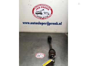 Gebruikte Steekas links-voor Honda Jazz (GE6/GE8/GG/GP) 1.2 VTEC 16V Prijs € 40,00 Margeregeling aangeboden door Autosloopbedrijf Jan Pronk B.V.