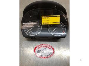 Gebruikte Kilometerteller KM BMW 3 serie (E90) 318i 16V Prijs € 75,00 Margeregeling aangeboden door Autosloopbedrijf Jan Pronk B.V.