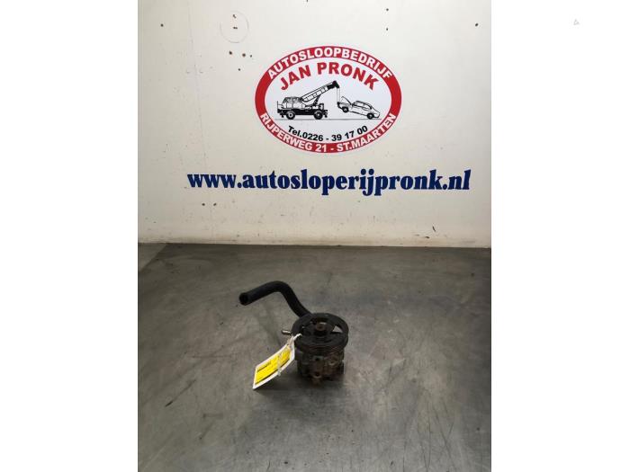 Gebruikte Pomp Servo Toyota Avensis (T25/B1B) 2.0 16V D-4D 115 Prijs € 40,00 Margeregeling aangeboden door Autosloopbedrijf Jan Pronk B.V.