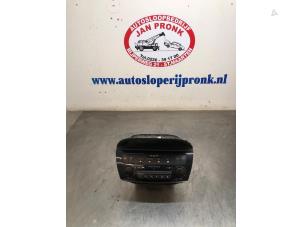 Gebruikte Radio CD Speler Honda FR-V (BE) 2.2 i-CTDi 16V Prijs € 100,00 Margeregeling aangeboden door Autosloopbedrijf Jan Pronk B.V.