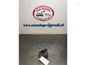 Gebruikte Gasklephuis Peugeot 107 1.0 12V Prijs € 25,00 Margeregeling aangeboden door Autosloopbedrijf Jan Pronk B.V.