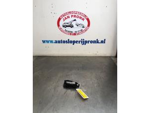 Gebruikte Portiergreep 4Deurs rechts-achter Citroen C3 (SC) 1.4 16V VTi Prijs € 25,00 Margeregeling aangeboden door Autosloopbedrijf Jan Pronk B.V.
