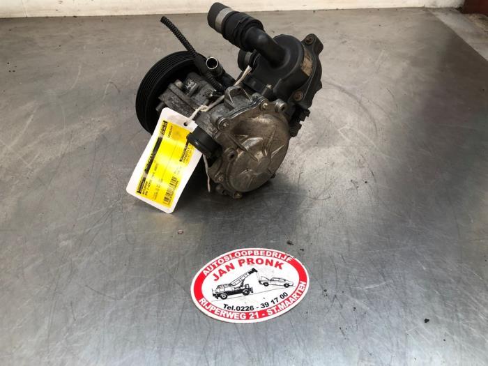 Waterpomp van een BMW 1 serie (E87/87N) 118i 16V 2007