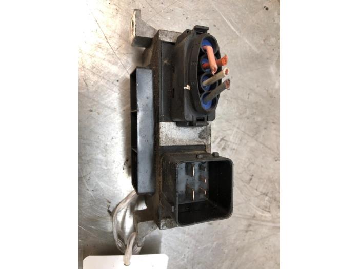 Gebruikte Koeling Module Opel Movano 2.3 CDTi 16V FWD Prijs € 25,00 Margeregeling aangeboden door Autosloopbedrijf Jan Pronk B.V.