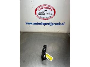 Gebruikte Schakelaar Elektrisch Raam Ford Focus 3 1.0 Ti-VCT EcoBoost 12V 100 Prijs € 25,00 Margeregeling aangeboden door Autosloopbedrijf Jan Pronk B.V.