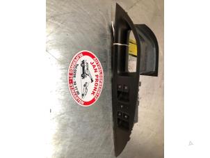 Gebruikte Schakelaar Elektrisch Raam Seat Altea XL (5P5) 1.2 TSI Prijs € 25,00 Margeregeling aangeboden door Autosloopbedrijf Jan Pronk B.V.