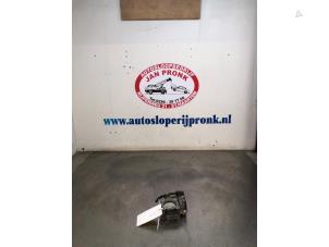 Gebruikte Gasklephuis Opel Astra H SW (L35) 1.6 16V Turbo Prijs € 40,00 Margeregeling aangeboden door Autosloopbedrijf Jan Pronk B.V.