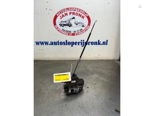 Gebruikte Deurslot Mechaniek 4Deurs links-voor Skoda Fabia (6Y5) 1.4i 16V Prijs € 25,00 Margeregeling aangeboden door Autosloopbedrijf Jan Pronk B.V.