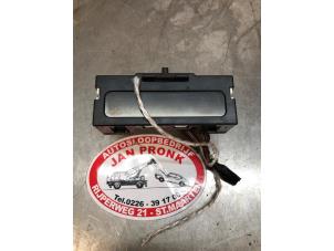 Gebruikte Display Interieur Nissan Primastar 2.0 dCi 90 Prijs € 25,00 Margeregeling aangeboden door Autosloopbedrijf Jan Pronk B.V.