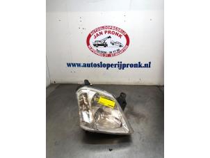 Gebruikte Koplamp rechts Opel Meriva 1.6 16V Prijs € 35,00 Margeregeling aangeboden door Autosloopbedrijf Jan Pronk B.V.