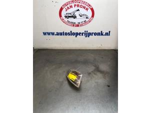 Gebruikte Clignoteur rechts Ford Mondeo I 1.6i 16V (U9) Prijs € 20,00 Margeregeling aangeboden door Autosloopbedrijf Jan Pronk B.V.