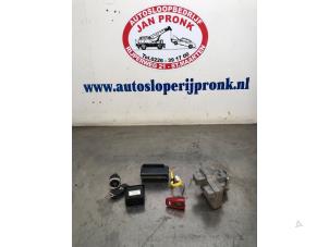 Gebruikte Set Cilindersloten (compleet) Mitsubishi ASX 1.6 MIVEC 16V Prijs € 125,00 Margeregeling aangeboden door Autosloopbedrijf Jan Pronk B.V.