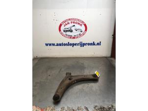 Gebruikte Draagarm links-voor Mitsubishi ASX 1.6 MIVEC 16V Prijs € 40,00 Margeregeling aangeboden door Autosloopbedrijf Jan Pronk B.V.