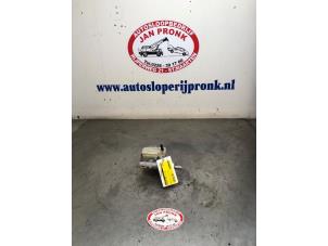 Gebruikte Hoofdremcilinder Mercedes B (W245) 1.7 B-170 16V Prijs € 25,00 Margeregeling aangeboden door Autosloopbedrijf Jan Pronk B.V.