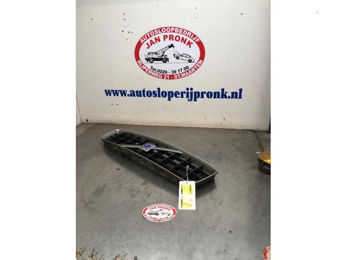 Gebruikte Grille Volvo XC90 I 2.9 T6 24V Prijs € 40,00 Margeregeling aangeboden door Autosloopbedrijf Jan Pronk B.V.
