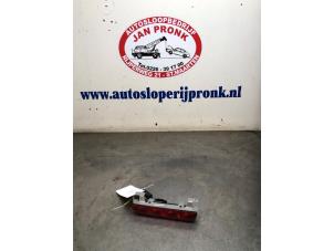 Gebruikte Extra Remlicht midden Mitsubishi Colt (Z2/Z3) 1.5 DI-D 12V HP Prijs € 25,00 Margeregeling aangeboden door Autosloopbedrijf Jan Pronk B.V.