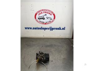 Gebruikte Gasklephuis Saab 9-5 (YS3E) 2.0t 16V Prijs € 50,00 Margeregeling aangeboden door Autosloopbedrijf Jan Pronk B.V.