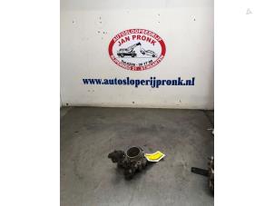 Gebruikte Gasklephuis Kia Sorento I (JC) 2.4 16V Prijs € 40,00 Margeregeling aangeboden door Autosloopbedrijf Jan Pronk B.V.