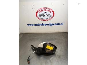Gebruikte Buitenspiegel rechts Peugeot 2008 (CU) 1.2 Vti 12V PureTech 82 Prijs € 50,00 Margeregeling aangeboden door Autosloopbedrijf Jan Pronk B.V.