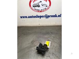 Gebruikte Gasklephuis Peugeot 2008 (CU) 1.2 Vti 12V PureTech 82 Prijs € 25,00 Margeregeling aangeboden door Autosloopbedrijf Jan Pronk B.V.