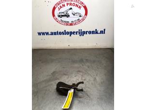 Gebruikte Gaffel Iveco New Daily III 35C10V 2.3 HPI Unijet 16V Prijs € 50,00 Margeregeling aangeboden door Autosloopbedrijf Jan Pronk B.V.