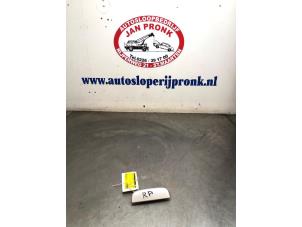 Gebruikte Portiergreep 4Deurs rechts-achter Nissan Pixo (D31S) 1.0 12V Prijs € 25,00 Margeregeling aangeboden door Autosloopbedrijf Jan Pronk B.V.