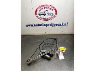 Gebruikte Ruitmechaniek 4Deurs links-voor Renault Laguna II Grandtour (KG) 1.6 16V Prijs € 50,00 Margeregeling aangeboden door Autosloopbedrijf Jan Pronk B.V.