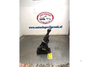 Gebruikte Versnellingspook Renault Twingo II (CN) 1.2 Prijs € 75,00 Margeregeling aangeboden door Autosloopbedrijf Jan Pronk B.V.