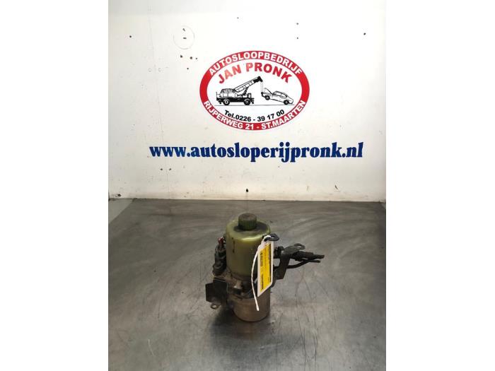 Gebruikte Pomp Servo Volkswagen Polo IV (9N1/2/3) 1.4 TDI 80 Prijs € 50,00 Margeregeling aangeboden door Autosloopbedrijf Jan Pronk B.V.