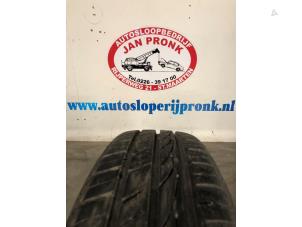 Gebruikte Velg + Band Renault Twingo (C06) 1.2 Prijs € 40,00 Margeregeling aangeboden door Autosloopbedrijf Jan Pronk B.V.